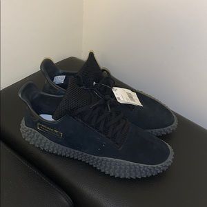 Adidas “Kamanda Triple Black” size 10.5